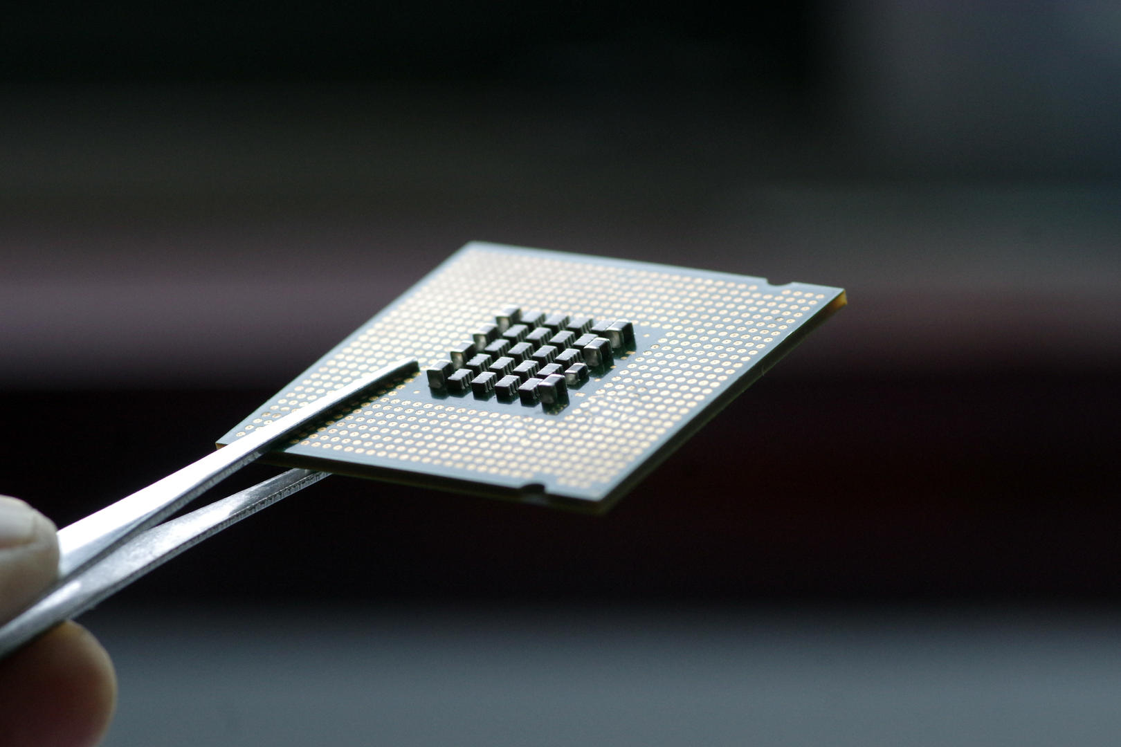 芯片人才暗戰(zhàn):畢業(yè)能拿三四十萬,獵頭開始挖應(yīng)屆生,跳槽漲薪50%